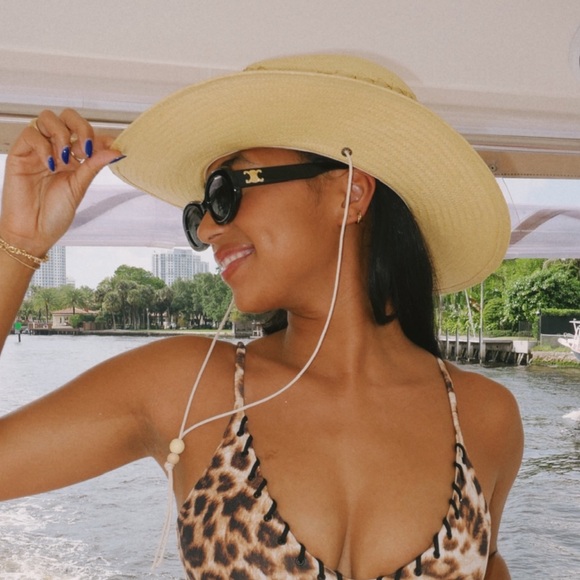 BRAND NEW *lack of color Baja hat sunlight used once - Picture 3 of 4